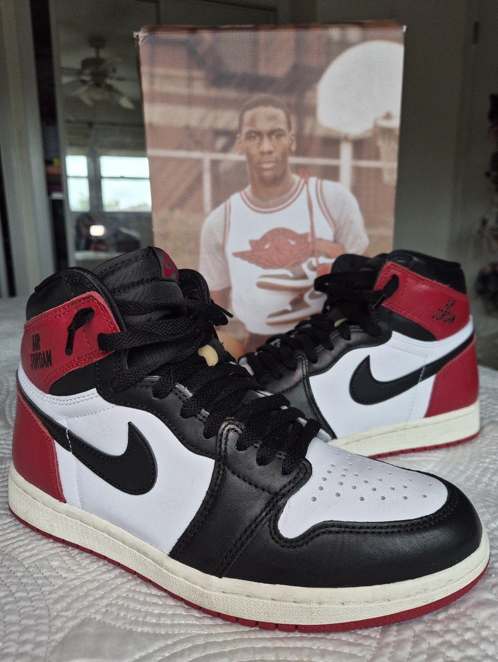 EUC Air Jordan 1 Retro High OG ‘Black Toe Reimagined  Mens 8.5
